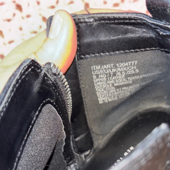 Kenneth Cole Sleek Black Leather Booties - Picture 7 of 11